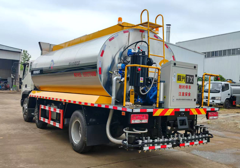 15方福田三軸（輔機）智能瀝青灑布車